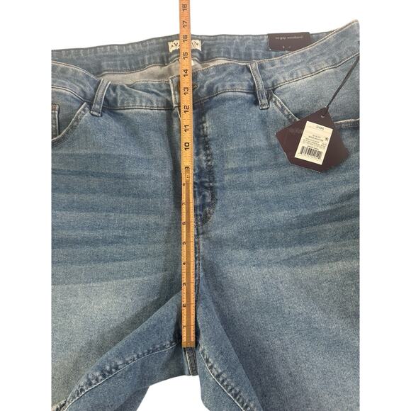 NWT Ava & Viv Women's 24W Denim Jean Shorts Bermuda 8” Stretch High Rise #5453 - Picture 11 of 15